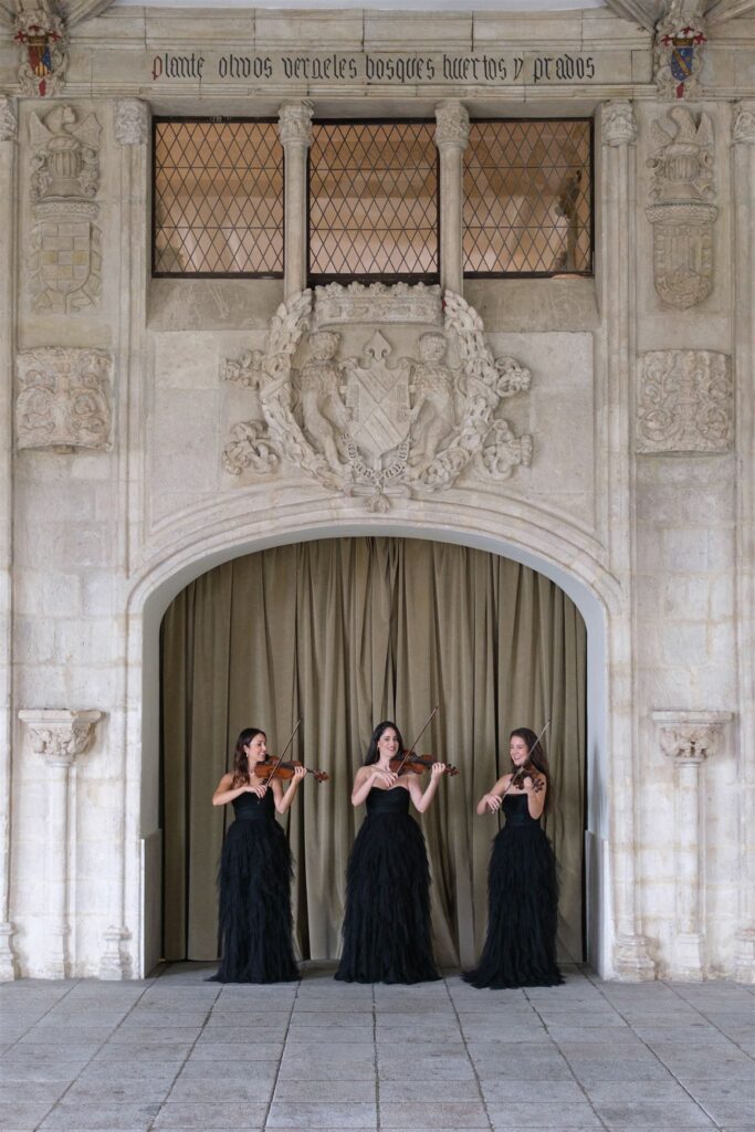 Violinista tocando en boda en Madrid con música en directo, Miss Violina Concept